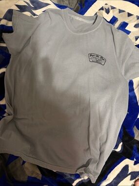 Men's Light Gray Short-Sleeve Crew Tee with Chest Patch